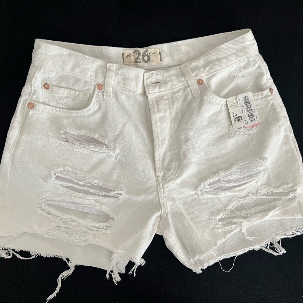 NWT Free People Maggie Mid Rise Distressed Short Optic White // size 26